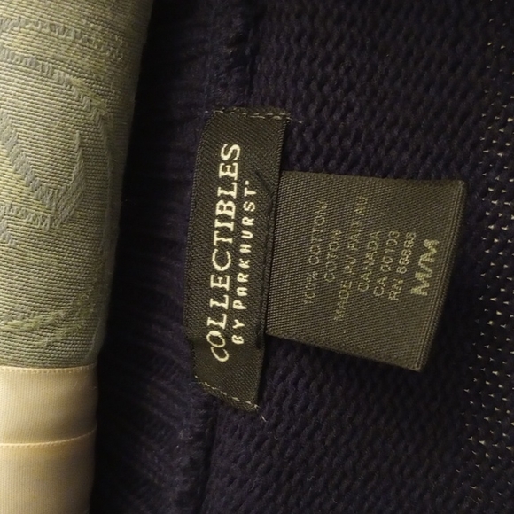 2 pieces:  grey & white cotton blouse & navy blue zip front sweater with pockets - Picture 6 of 9